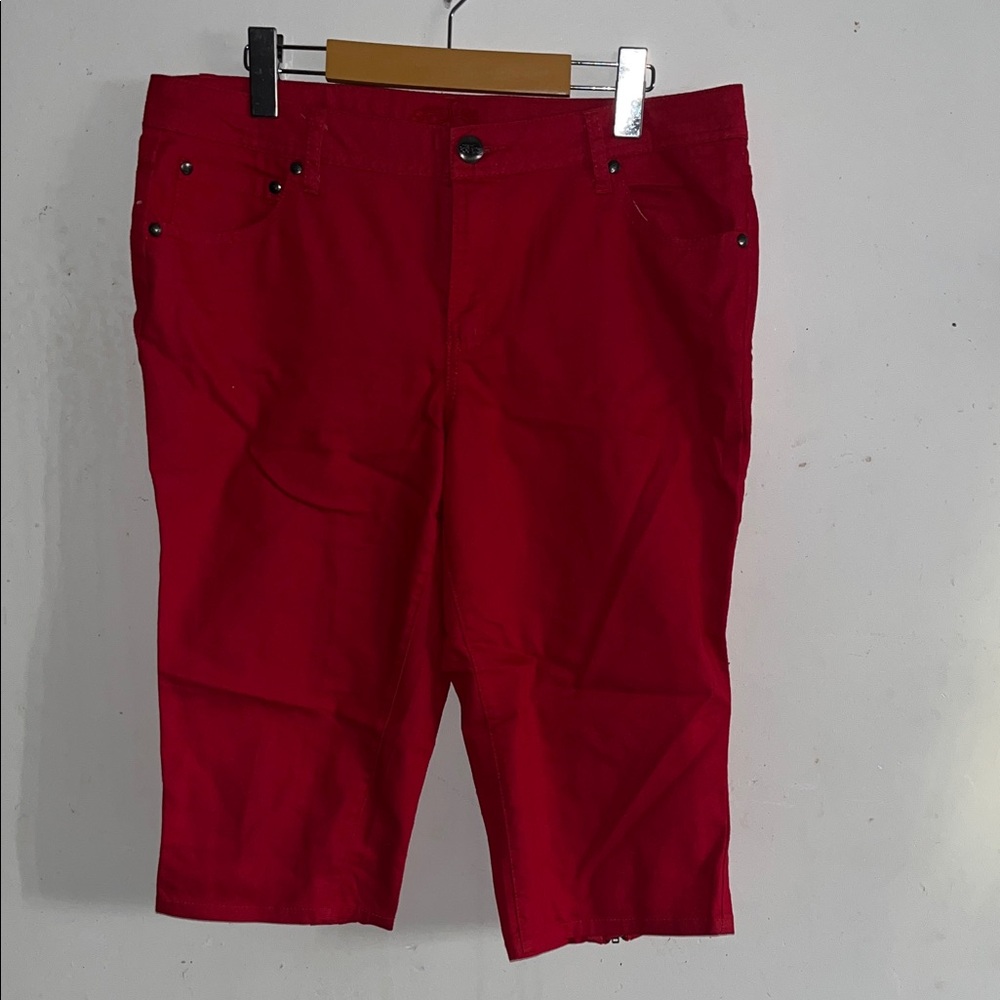one 5 one Red Women's Capris